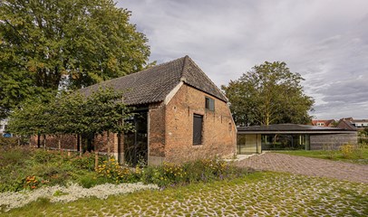 Architectenbureau en woonhuis in oude boerderij