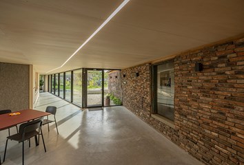 Architectenbureau en woonhuis in oude boerderij