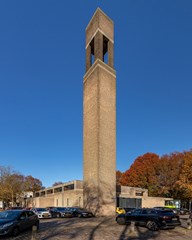 Voormalige H. Vincentius a Paulokerk met pastorie.