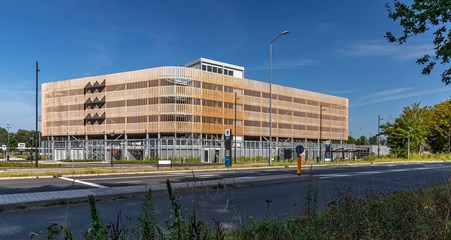 Parkeergarage annex ambulancepost